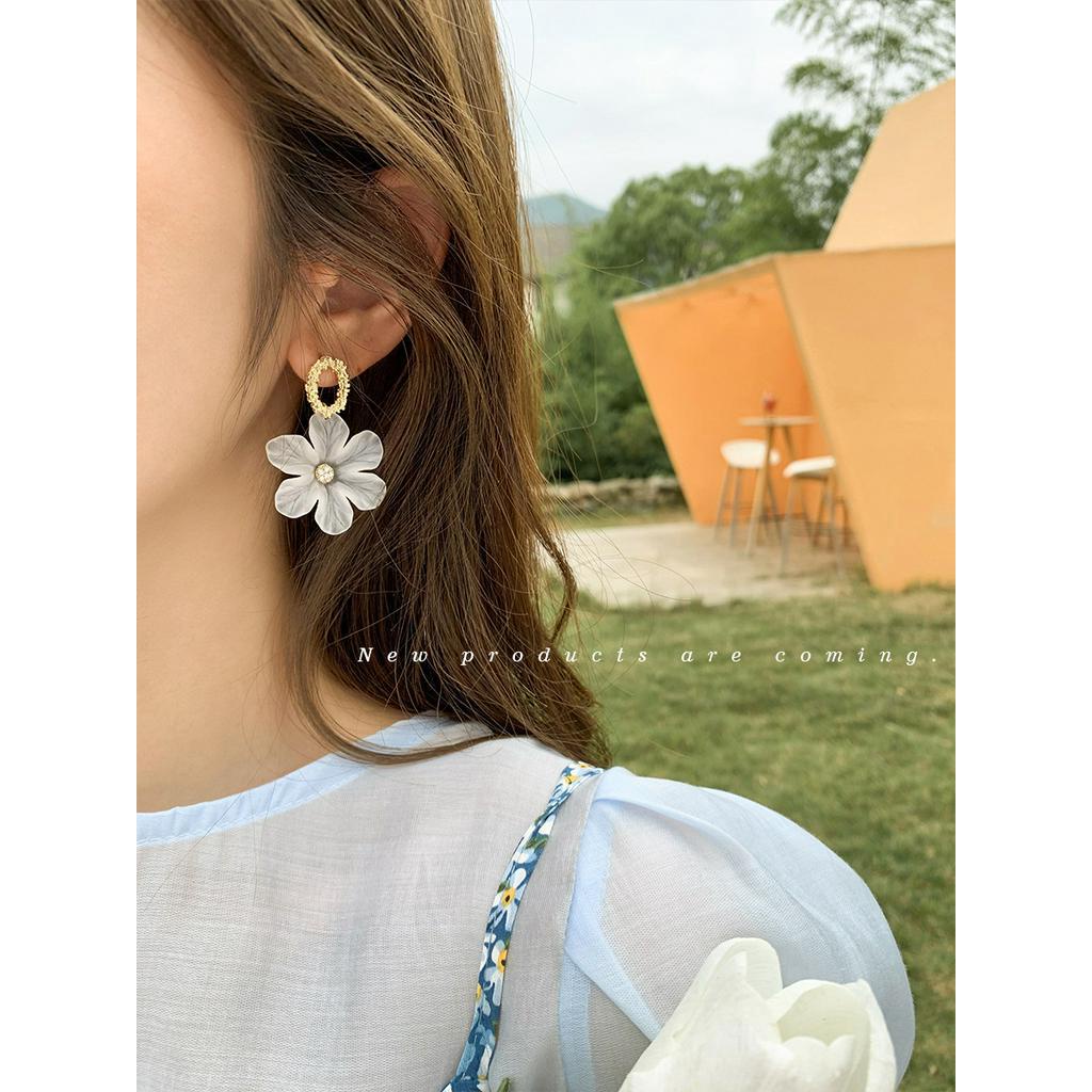 Bông tai trang trí hình hoa xinh xắn dành cho nữ