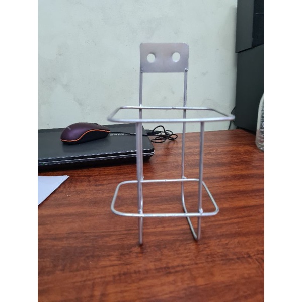 Giá treo nước rửa tay 500ml chai vuông gắn tường