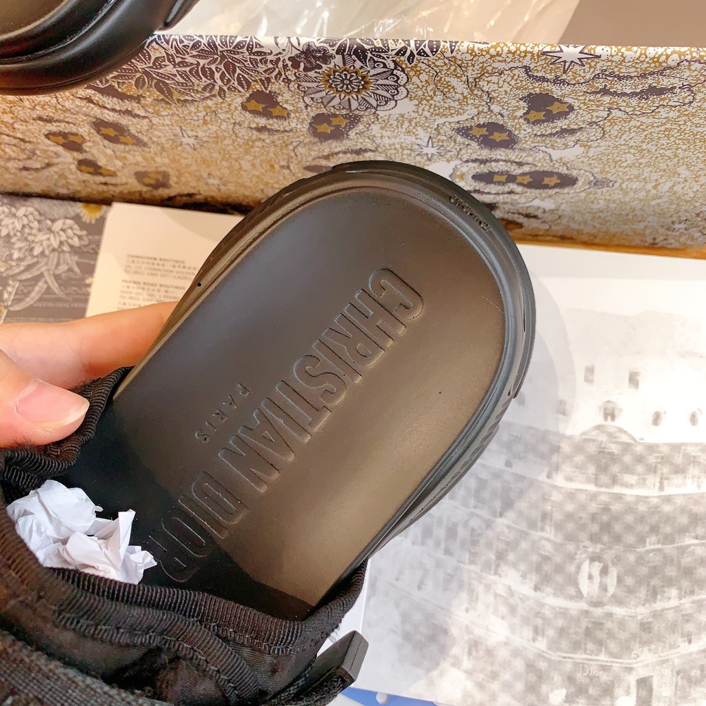 No BOX - Vải Trượt Kỹ Thuật Màu Đen In Họa Tiết Rằn Ri