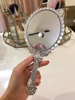 Gương cầm tay công chúa