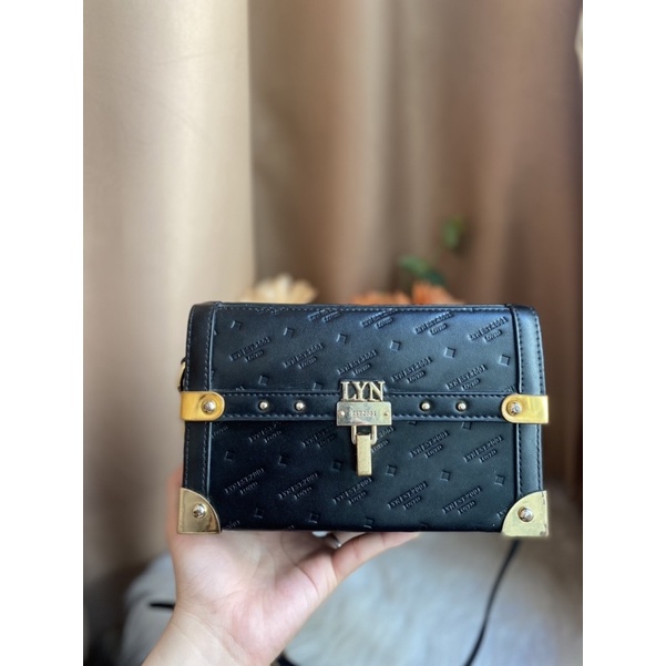 Túi form hộp hiệu Lyn da khắc