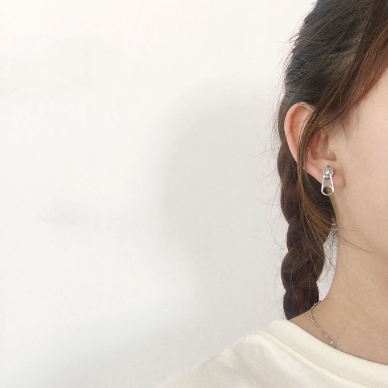 Bông tai phối kiểu khóa kéo độc đáo phong cách