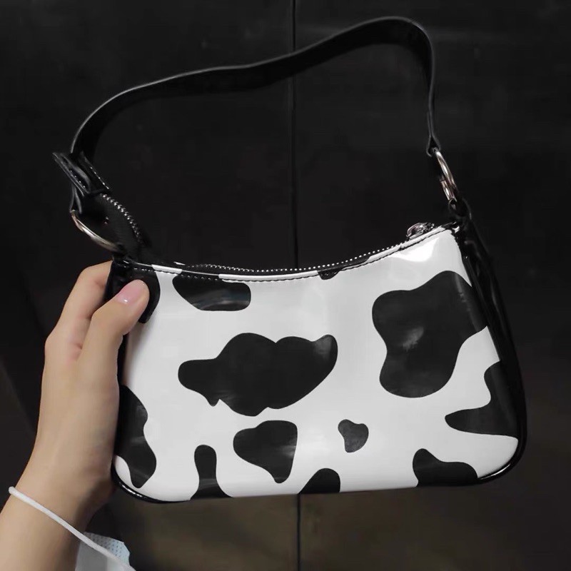 Túi kẹp nách da PU bóng hoạ tiết bò sữa 2 mặt Cow Trendy