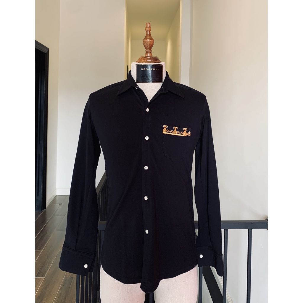 Áo sơ mi nam tay dài cotton cá sấu trơn phối túi họa tiết – The Cong Style