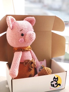 Bé heo handmade chân dài bằng len