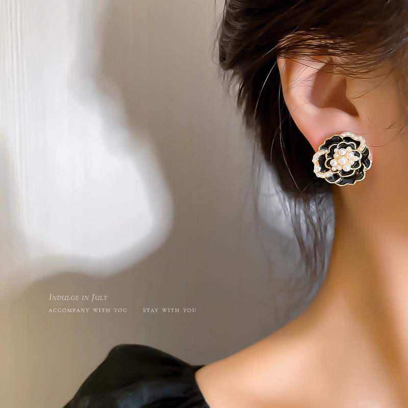 Bông Tai S925 Hình Hoa Trà Đen Đính Ngọc Trai Giả Phong Cách Cổ Điển Cho Nữ