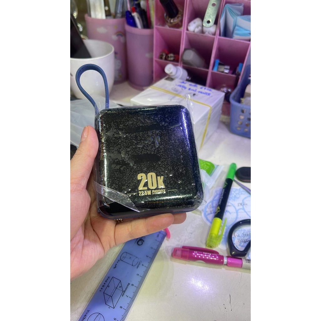 Pin Sạc Dự Phòng Remax RPP 51 Dung Lượng 20000mAh Sạc Nhanh PD20W 22.5W Loại Kèm 2 Dây Sạc Lighning và Type-C Nhỏ Gọn.