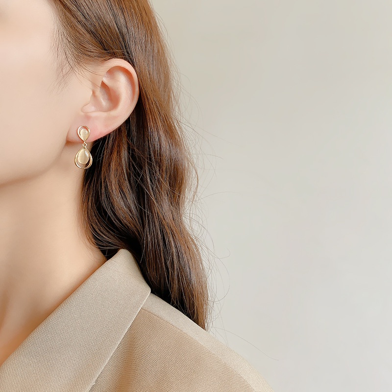 Khuyên Tai Hình Đồng Hồ Cát Đính Đá Mắt Mèo Thời Trang Hàn Quốc Cho Nữ