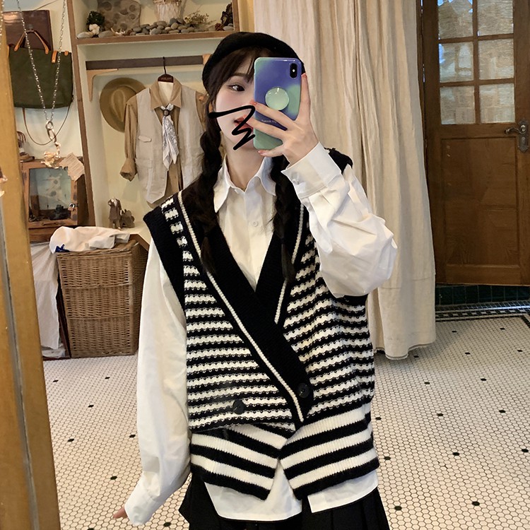 Áo gile len kẻ vạt chéo đóng cúc độc lạ phong cách thu đông Inin Shop