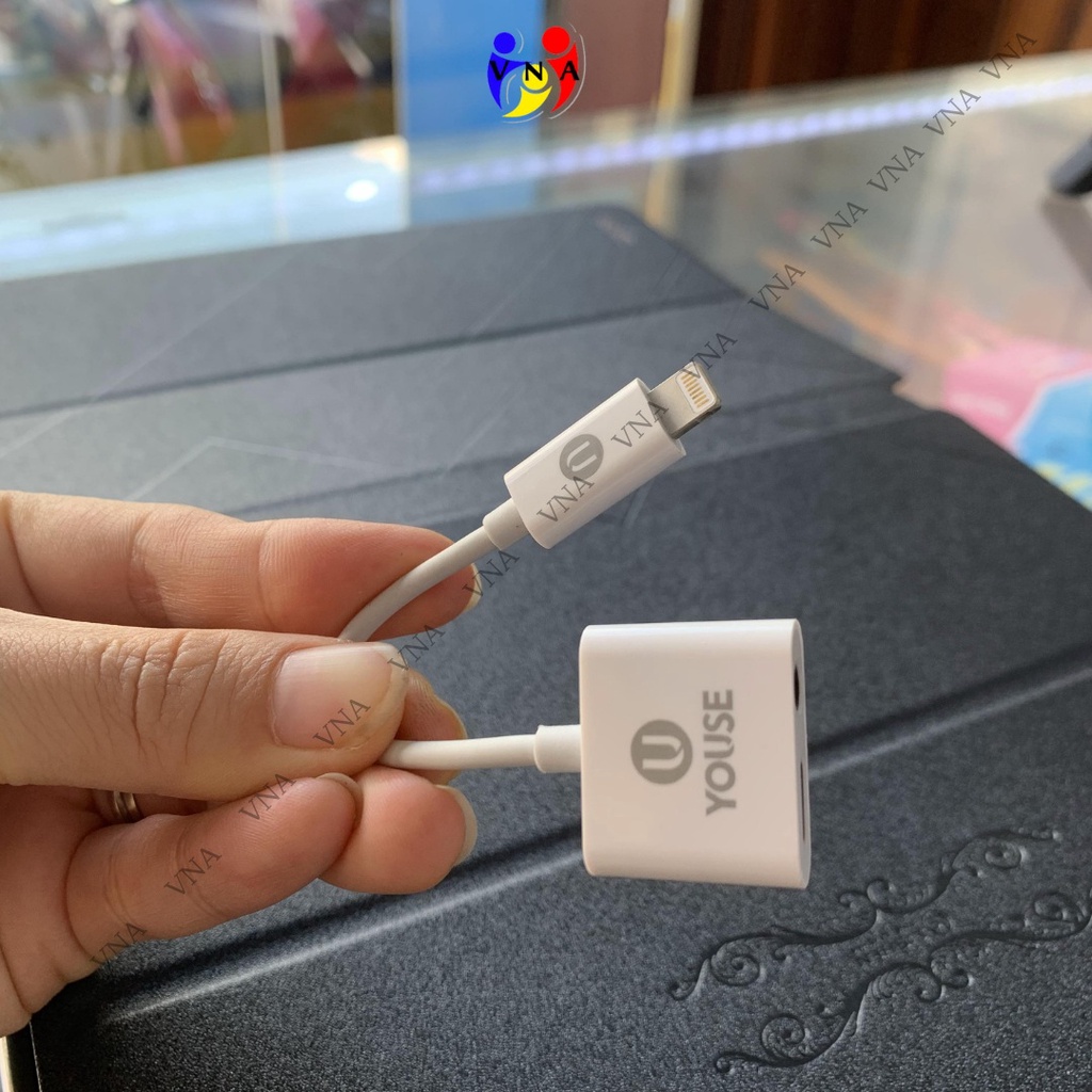 Jack chia cổng sạc lightning, giắc chuyển đổi vừa sạc vừa đeo tai nghe cho ip - VNA