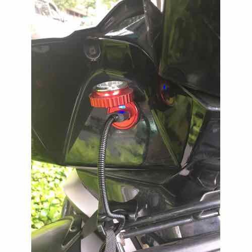 Sạc điện thoại trên xe máy kèm đồng hồ bằng nhôm - 793CD