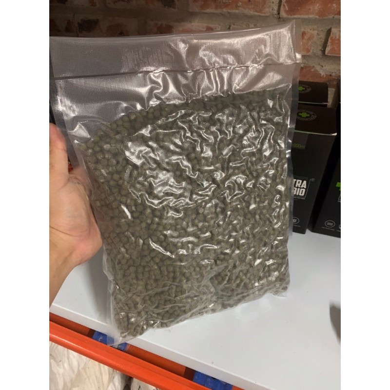 1kg Cám cá Koi Aqua Master Staple size L(chiết bao).