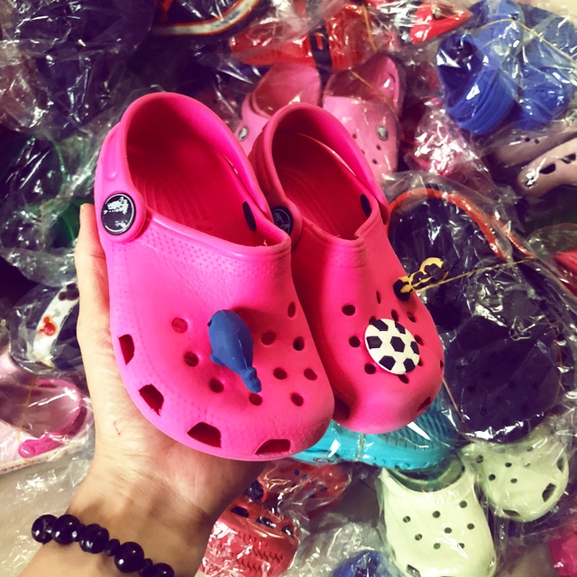Giày Crocs cho bé