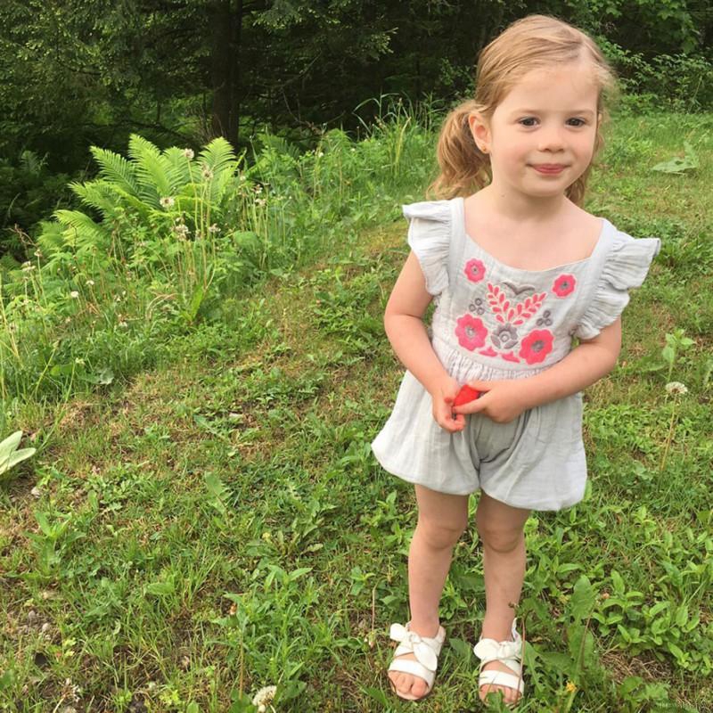 Jumpsuit ngắn tay thêu họa tiết dễ thương cho bé gái