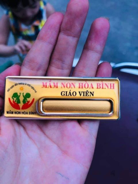 Bảng tên nhân viên in theo yêu cầu