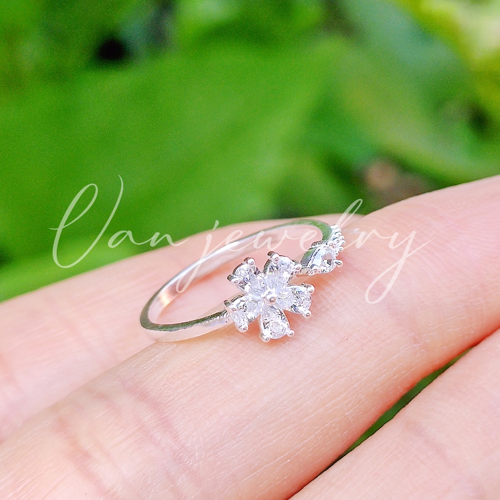 Nhẫn bạc nhẫn Hoa nhỏ nạm đá trắng Van Jewelry V10015 tự điều chỉnh size tay