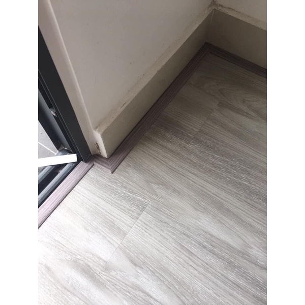 THANH NẸP SÀN NHỰA GIẢ GỖ dài 2,7m