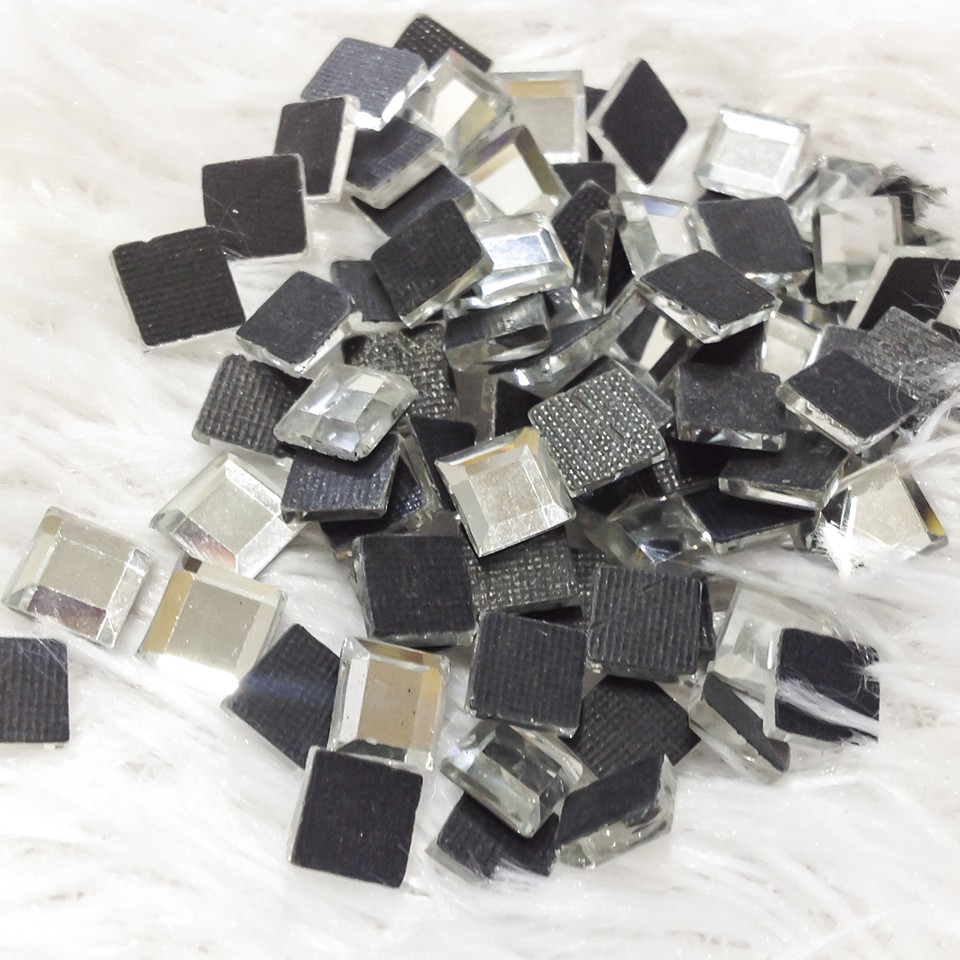 Hạt đá ủi xoàn hong kong hình vuông tráng gương đá ủi nhiệt đính kết trang phục size 6li