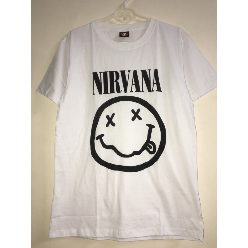 Áo Nirvana trắng còn size M