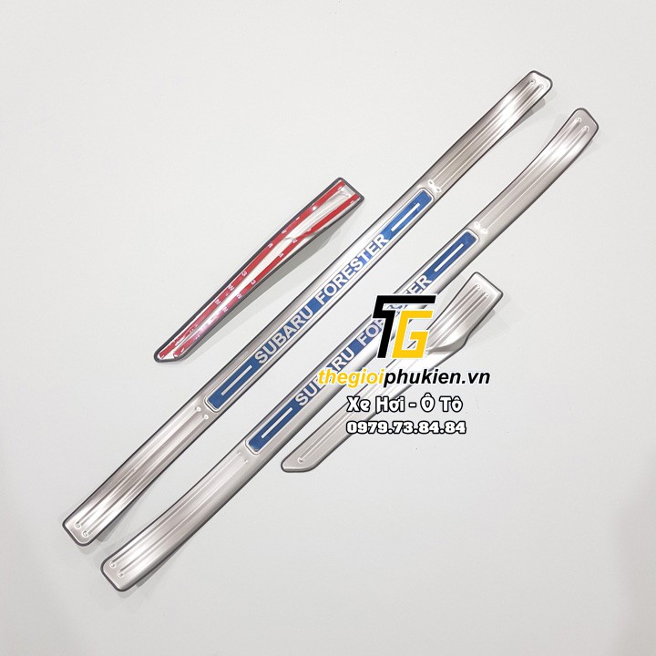 Bộ 8 chi tiết ốp chống trầy bậc cửa dành cho xe Subaru Forester – Mẫu INOX