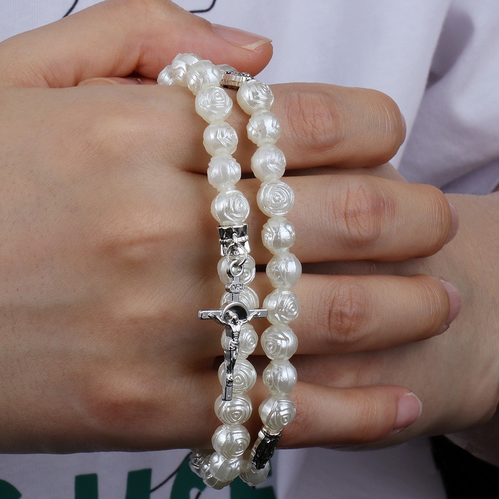 Vòng Tay Chuỗi Hạt Đá Hoa Hồng Trắng Phối Mặt Thánh Giá Thanh Lịch