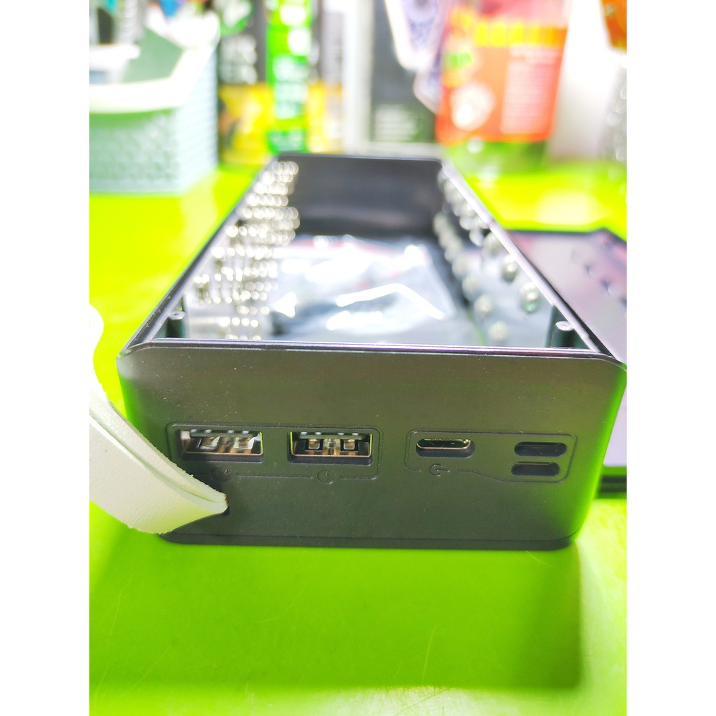 Box sạc dự phòng không pin 16 cell 18650 có lò xo cao cấp màu đen