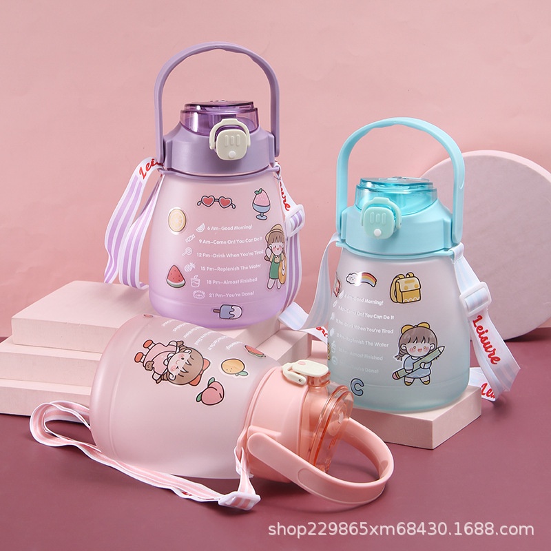 [HOT] Bình Nước Nhựa Cao Cấp Dung Tích 1000ML Có Ống Hút Kèm Dây Đeo Gắn Sticker Dễ Thương