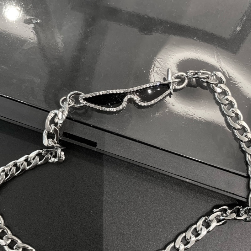 Dây chuyền mặt hình kính mát đính đá giả