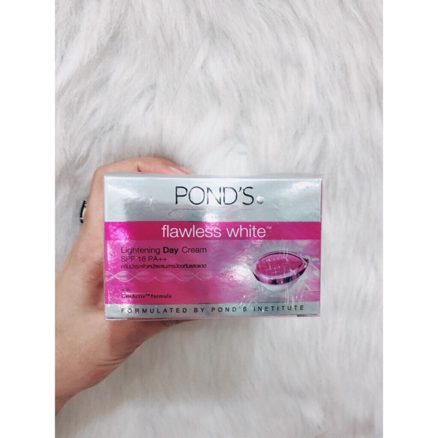 Trắng da không tì vết kem dưỡng Pond’s cao cấp