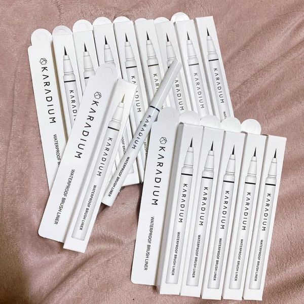 Bút Dạ Kẻ Mắt Karadium Vỏ Trắng siêu mảnh - Dạ Vỏ Đen nét to