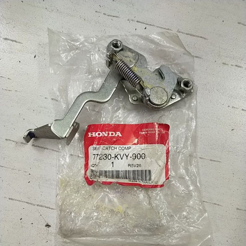 Bướm bát pát khóa yên sau Honda Click 110i