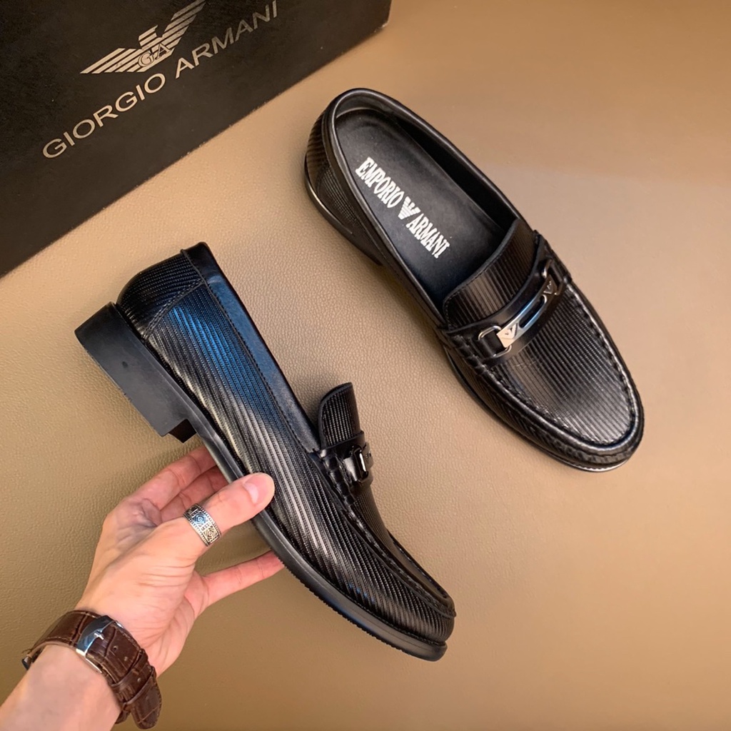 Giày lười nam da thật Armani thiết kế sang trọng và ấn tượng với mặt da thiết kế cao cấp và bắt mắt