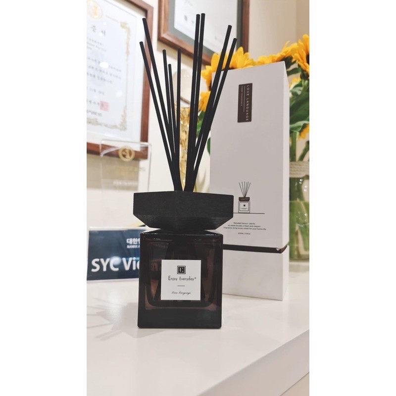 < Cao Cấp- Có sẵn> Tinh dầu nước hoa Enjoy Everyday- Đen nắp gỗ Love Language 150ml