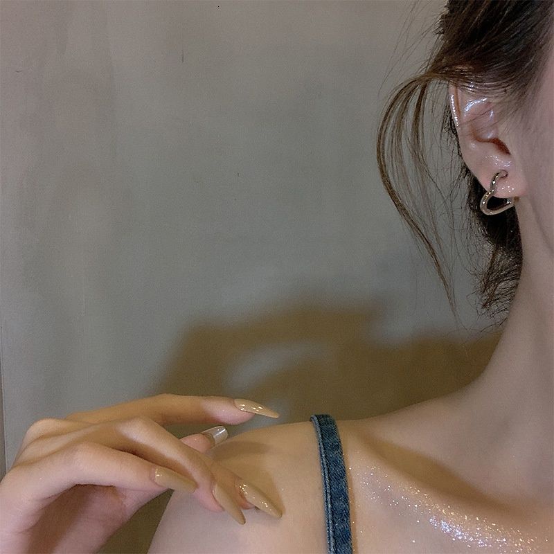 Khuyên tai hình trái tim đơn giản phong cách hip hop Âu Mỹ dễ phối đồ