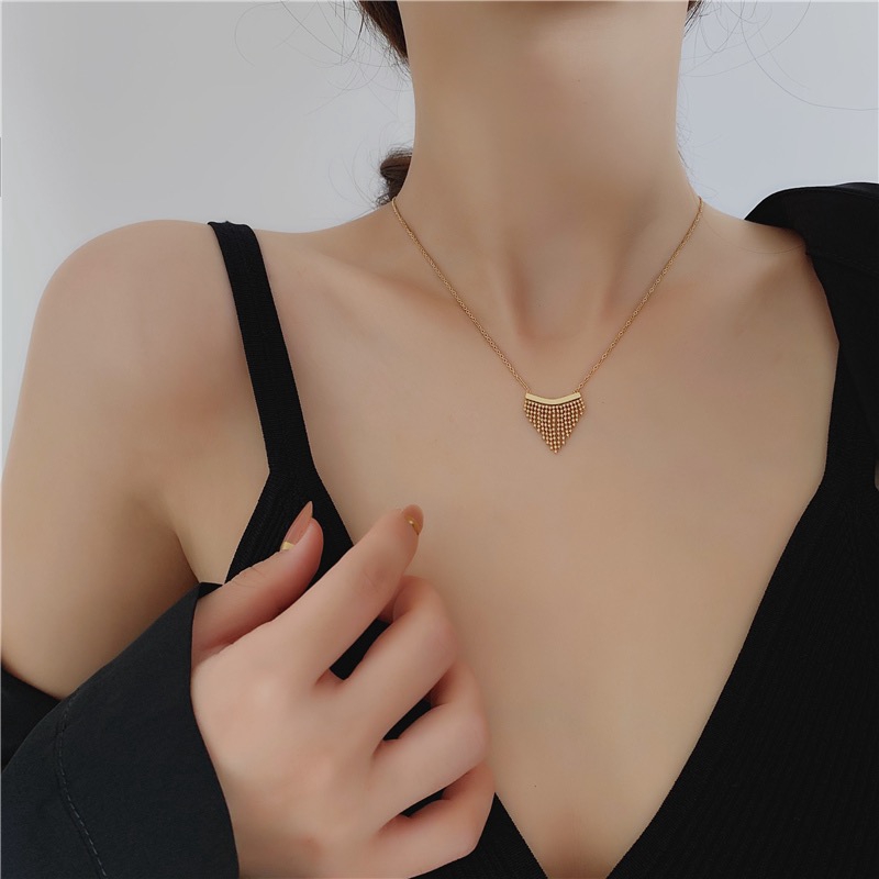 Dây Chuyền Thép Titan Mạ Vàng Hồng 18K Mặt Hình Quạt Đính Đá Thời Trang Cho Nữ