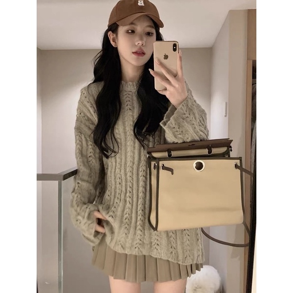 Áo len thừng nâu nhạt & chân váy xếp ly be