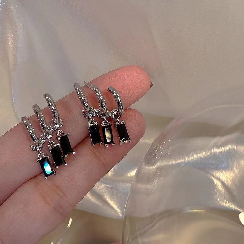 Khuyên Tai Đính Đá Zircon Phong Cách Thời Trang Cá Tính Dành Cho Nữ