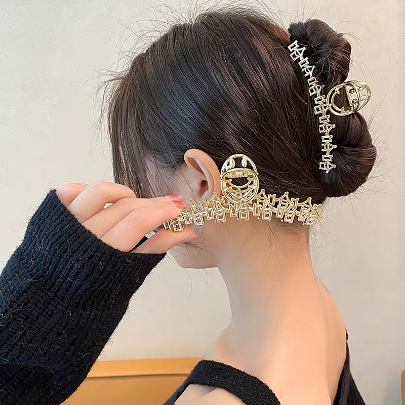 Kẹp Tóc Kim Loại Hình Cá Mập Độc Đáo Cho Nữ