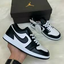 Giày 𝐉𝐨𝐫𝐝𝐚𝐧 𝐜ổ 𝐭𝐡ấ𝐩 r ✅full box bill✅ Giày 𝐉𝐨𝐫𝐝𝐚𝐧 Đen Trắng cổ thấp cao cấp nam nữ full box bill