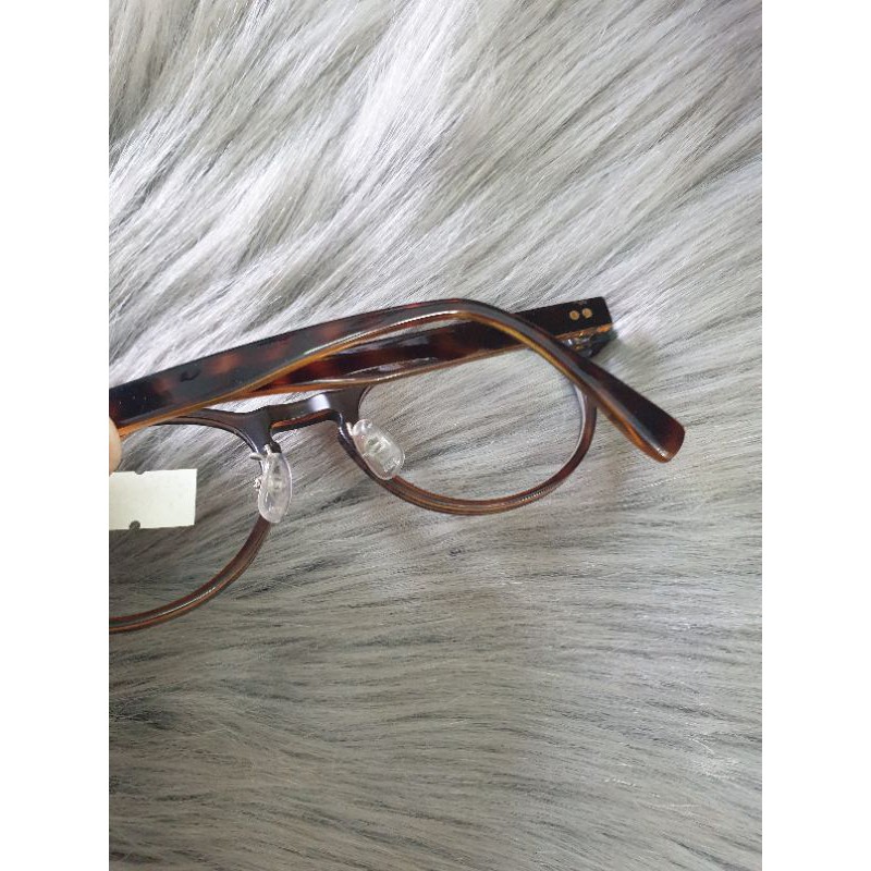 Kính si nhật mã 10