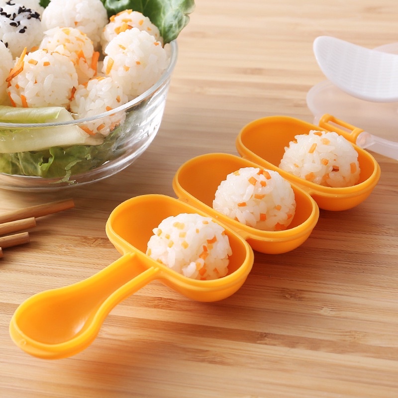 Khuôn lắc cơm kèm thìa