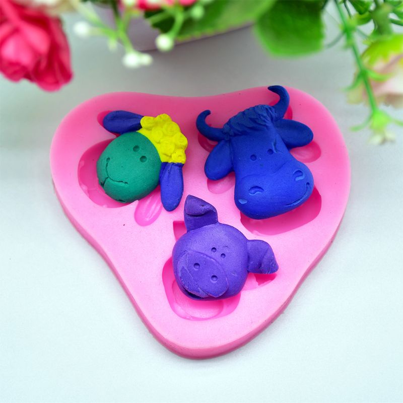 Khuôn Làm Bánh Bằng Silicone Hình Đầu Chú Heo / Cừu / Heo 3D Tiện Lợi Dành Cho Nhà Bếp