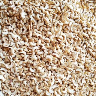 Hạt  Điều Vỡ Đôi A cồ sấy (đã tách vỏ) - 500Gr