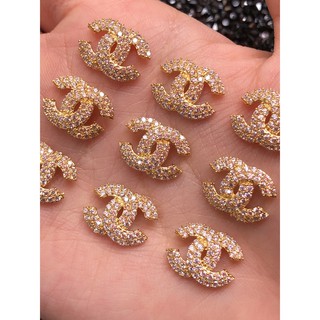 Charm thương hiệu to đính móng chân mã D