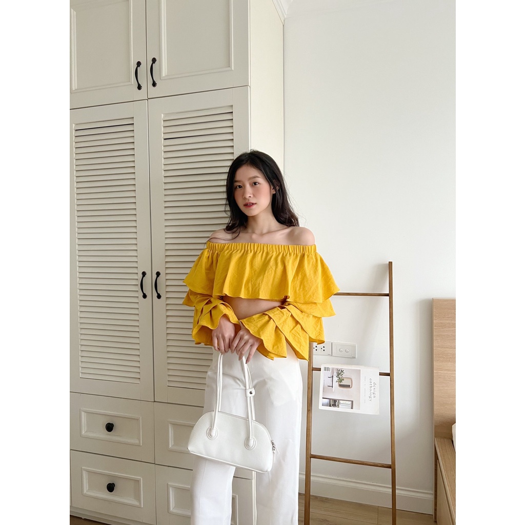 YU CHERRY | Áo trễ vai tay nhiều tầng Ruffle Sleeve Off Shoulder YA410