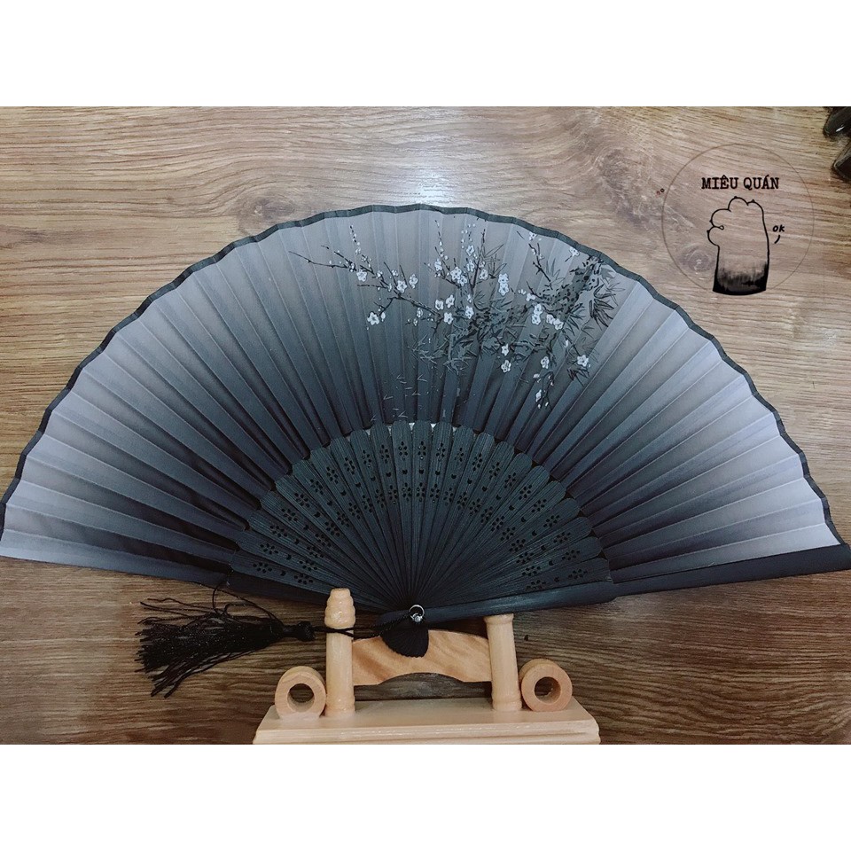 Quạt cổ trang quạt xoè dây tuyến
