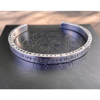 kiềng tay chrome hearts