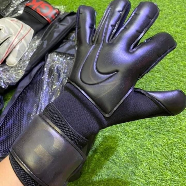 Găng tay thủ môn Nike Vapor Grip 3 Black out
