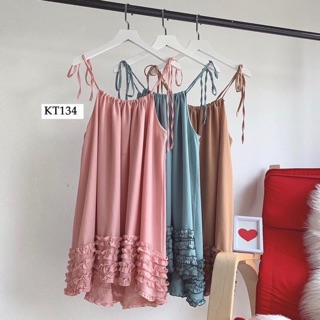 Váy cổ yếm chân bèo