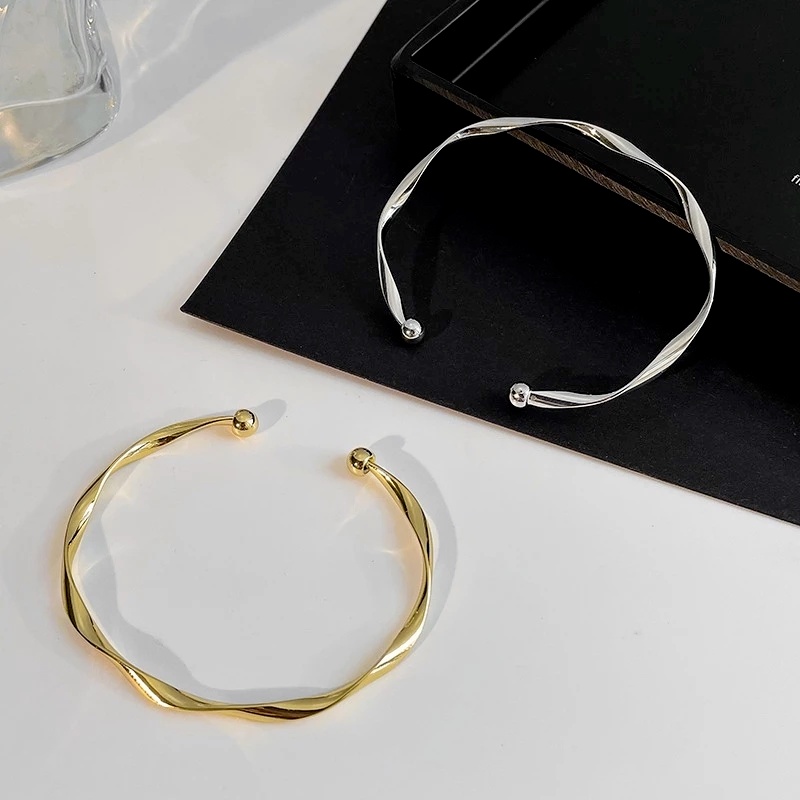 Vòng Đeo Tay Dạng Hở Họa Tiết Gợn Sóng Thời Trang Có Thể Điều Chỉnh Cho Nữ